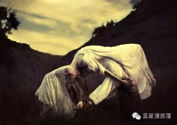 梦见死人不穿衣服，梦境背后的深层含义与心理解析