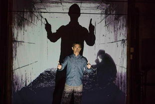 梦见男人把老婆顶起来去挖泥土，探索梦境中的深层含义与心理解析