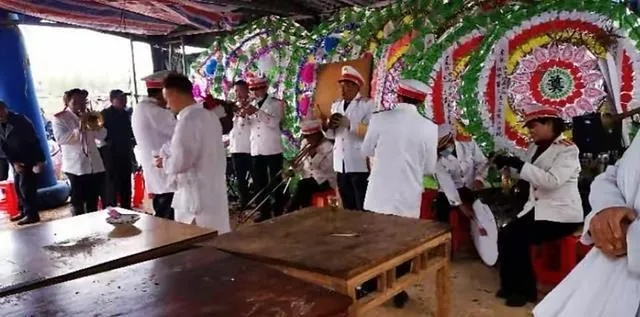 梦境的哀歌，解析梦到很多死人并且一路的人都在办丧事的深层含义