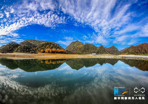 穿越山峦与水库的梦境，探索内心深层的象征与启示