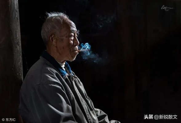 梦境交织，与奶奶共葬爷爷后的香棍余烬与内心的释然