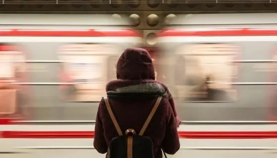 梦境中的站台分离，梦见坐火车中途下车与老公分散的深层解析