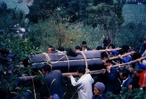 梦见棺材，探寻梦境背后的深层含义与心理解析