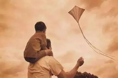 梦回父爱，在父亲坟前燃烧的思绪与情感