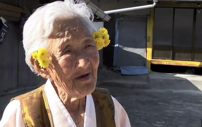 解梦，梦见去世的爷爷回来探望并赠送礼物，寓意何在？