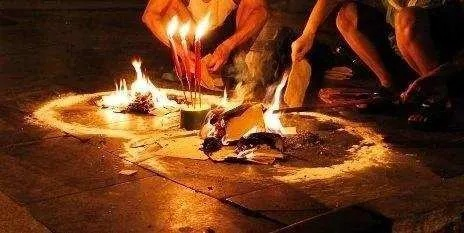 梦见烧纸钱，预兆与心灵深处的对话