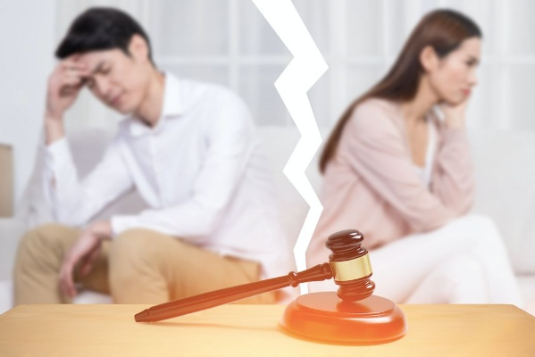 梦境解析，梦见两夫妻因小三离婚，揭示内心隐秘的情感纠葛