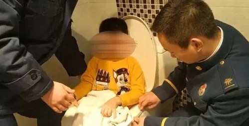 梦境中的微妙启示，梦见孩子的鞋掉在厕所里，又被我重新拾起