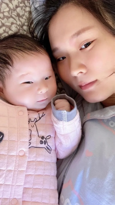 梦境中的温馨时光，婆婆与怀孕儿媳的散步之旅