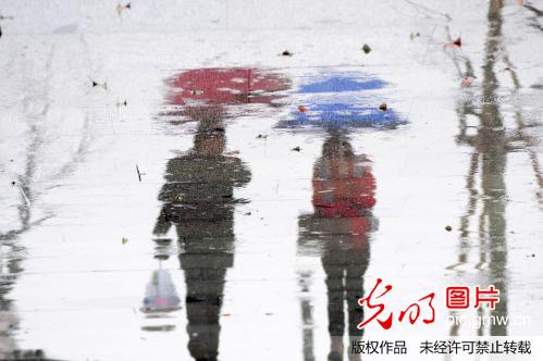 周公解梦，梦见去世母亲亲手制鞋，寓意深远的心灵慰藉
