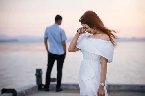 分手后梦到前任的现女友，一场梦境的深层解析