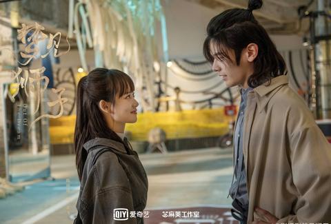 梦境边缘的救赎，梦见姐妹掉下悬崖，我却勇敢走到悬崖之下
