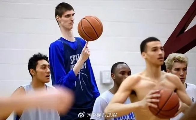 梦境解析，请高人解梦——梦到我前前后后都是人，上面也有人，突然上面有个胖嘟