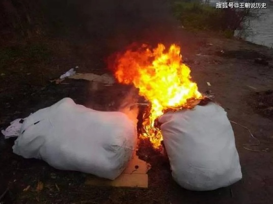 亲人灵位前烧纸钱，梦境与现实的交织——解读父亲衣物破损的梦境