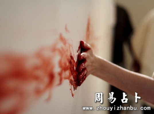 哪位大虾帮我解下梦啊，梦见看见别人杀人流血的深层含义与心理解析