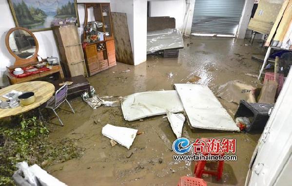 梦见大型建筑物倒塌，梦境背后的深层含义与心理解析