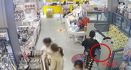 梦见有人把我店里的衣服偷走了代表什么？