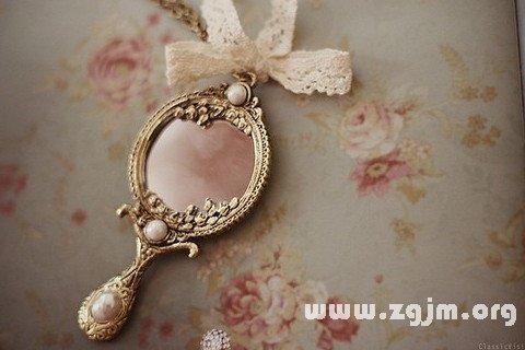 梦见买镜子，内心自我审视与未来展望的象征
