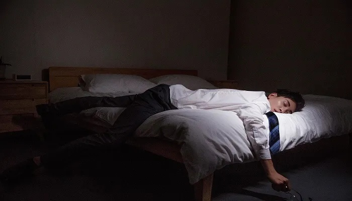 晚上梦到父亲腿受伤，梦境背后的情感与心理解析