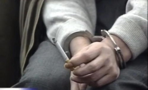 梦见朋友摔跤把牙摔掉好几颗满嘴血，梦境背后的深层含义与心理解析