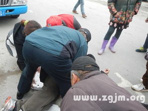 梦境解析，梦见活的人死了，我用刀去割她肉
