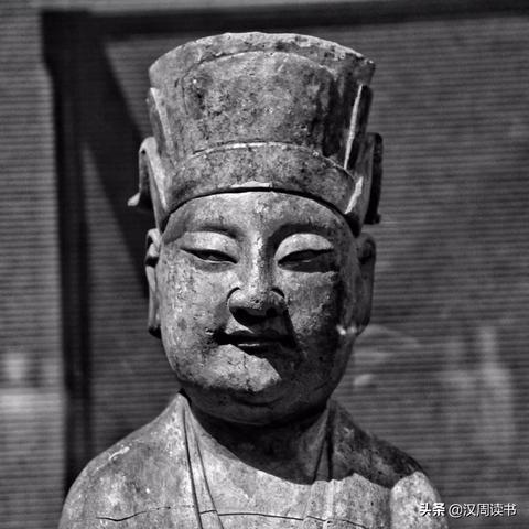 梦境解析，女人梦见丈夫捉两条大蛇装进袋子里面