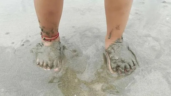 周公解梦，梦见脚踩泥，寓意何在？