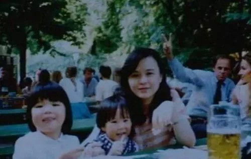 梦境与现实交织，已婚女子梦见母亲介绍丑男友的深层解析