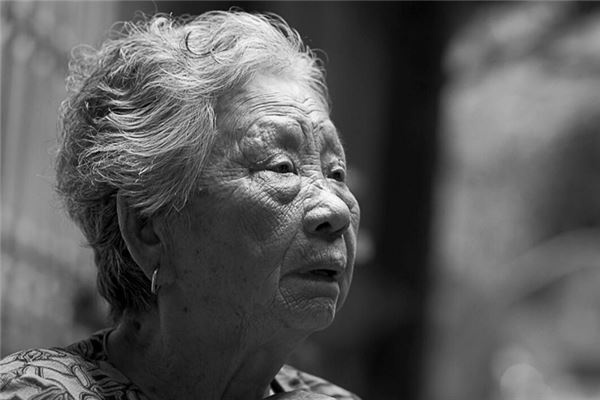 奶奶虽逝，梦境常现，探寻频繁梦见逝去长辈的深层含义