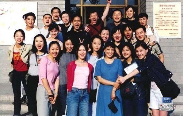 做梦梦见一个同学亲吻，寓意与解析