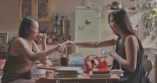 梦境中的不安，大晚上女儿在外与人交谈引发的惊醒与恐惧