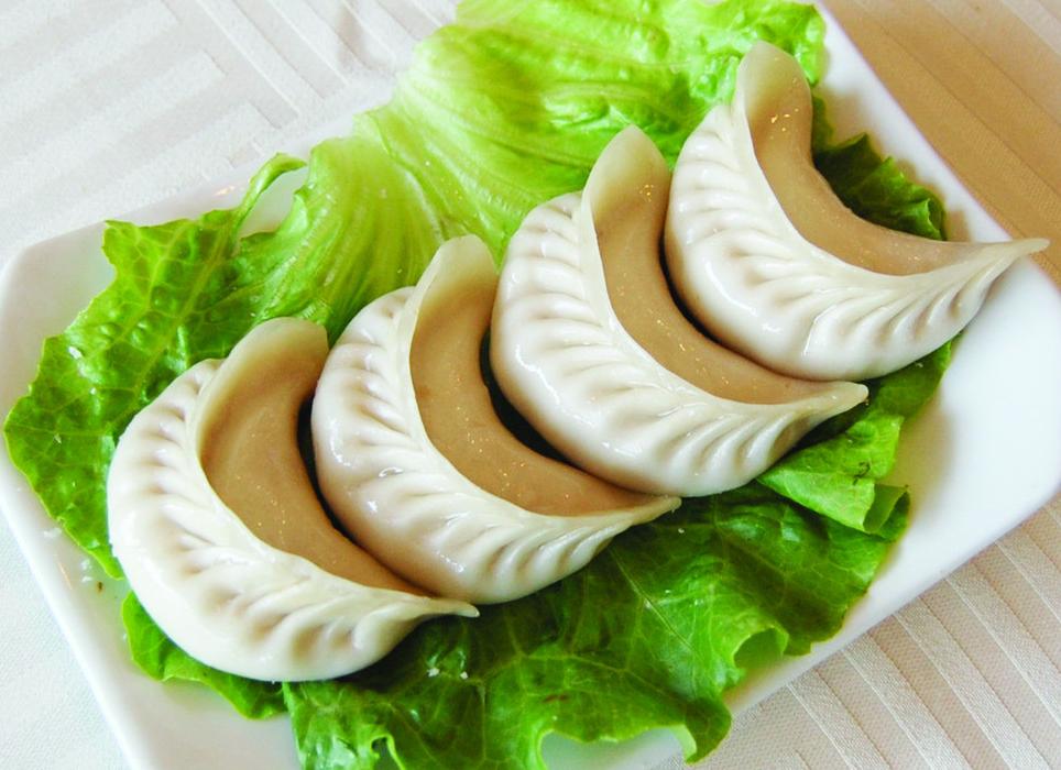 梦境的奥秘，解析梦见煮熟的饺子一盘但并未品尝的深层含义