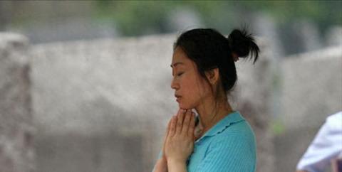 梦境的深层解析，梦见父亲想弄死女儿，我却英勇救下——潜意识中的情感纠葛与家庭纽带
