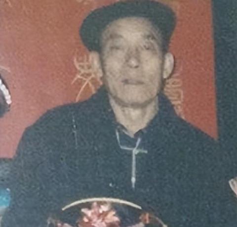 梦见过世的奶奶还活着生病了妈妈照顾她，一场关于亲情与回忆的梦境解析