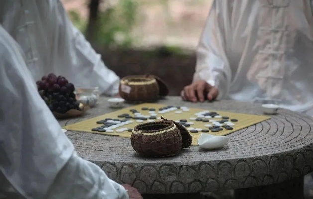 梦见与已故堂祖父共饮棋局，一场跨越时空的心灵对话
