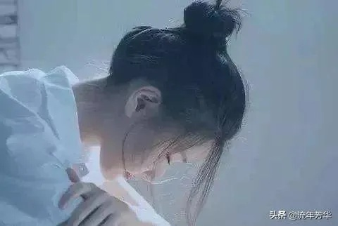 梦见自己流鼻血老公在一旁不管，情感疏离与内心焦虑的梦境解析