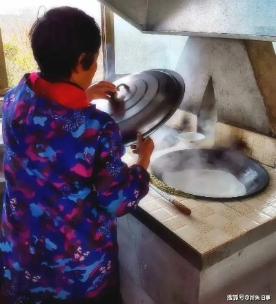 梦回温馨灶台，家公家婆煮饭我添柴，梦境中的亲情与传承