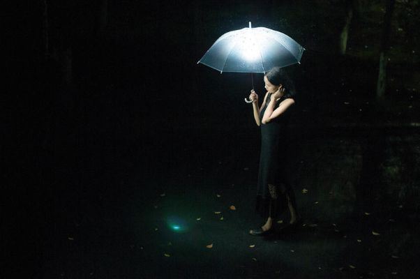雨夜梦境，偷来的花裙子与友共赏的奇遇