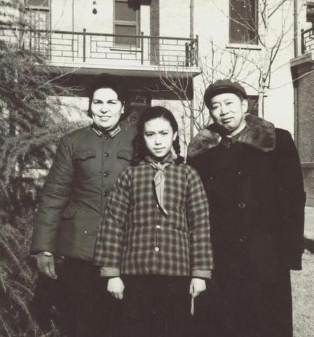 梦境中的哀思，解析梦到也过世的妈妈又过世了还带孝奔丧的深层含义