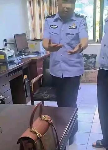 梦境解析，僵尸敲门与心爱女孩的反转之枪