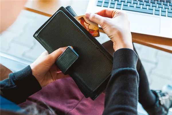 梦见老公把钱包丢了，情感与财务安全的象征解析