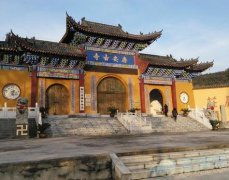 周公解梦，梦见与寺庙僧人争执，寓意何在？