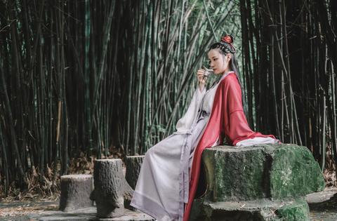 梦境解析，黑色小蛇缠绕的深层含义与心理暗示