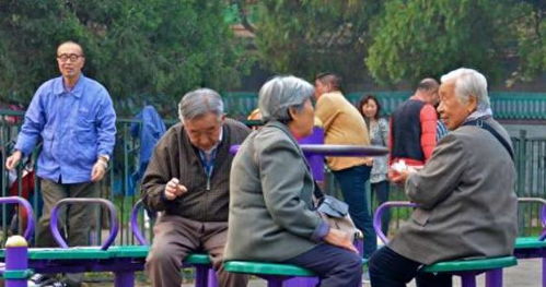 梦见过世的家公家婆还活着一起生活，探寻梦境背后的情感与意义