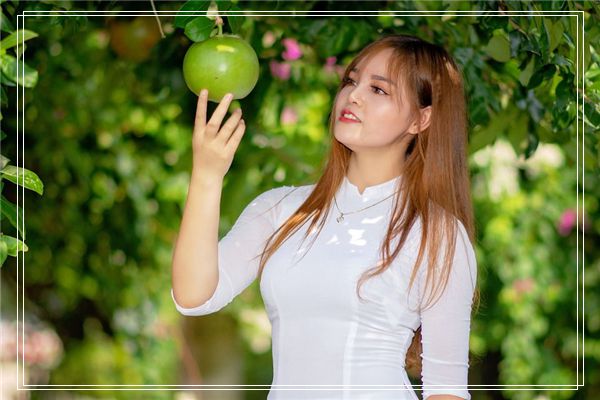 网上梦见自己掉头发，梦境背后的深层含义与心理解析