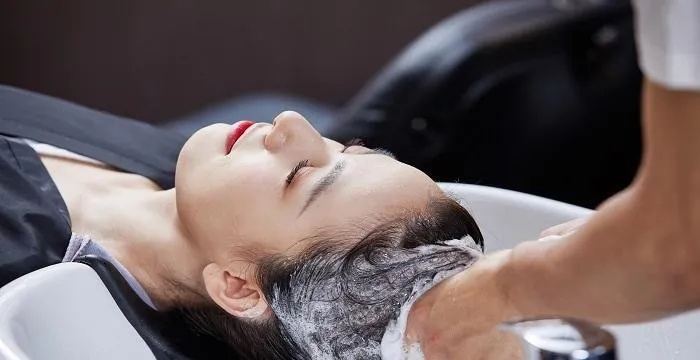 梦境解析，梦见老公洗头发，泡沫纷飞却似乎随时可逃离的深层含义