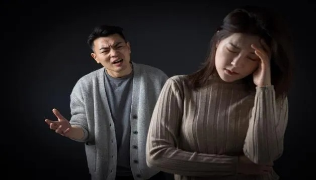 梦境的启示，梦见与老公吵架后大哭，情感深处的呼唤与自我反思