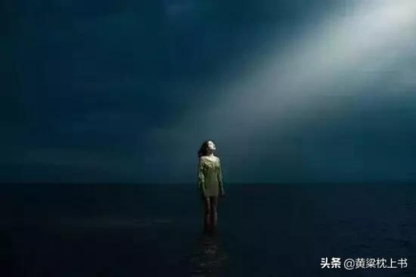 梦境的哀歌，梦见活着的父亲去世，灵棚下的泪水与心灵深处的启示