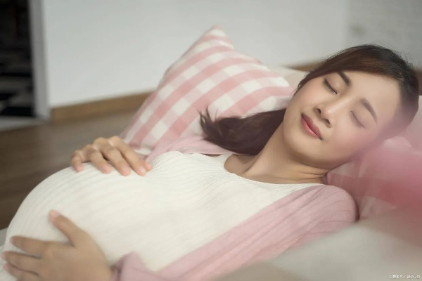 刚检查怀孕梦见老公和前女友暧昧，梦境背后的深层含义与心理解析