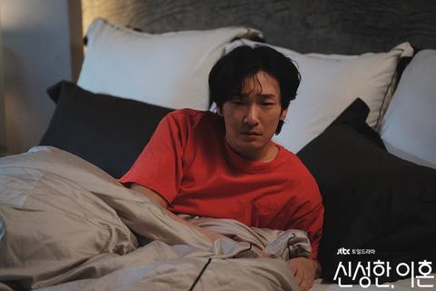 梦见前夫对自己说女朋友怀孕三个月，梦境背后的情感与启示